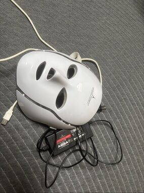 LED Light Therapy Face Mask